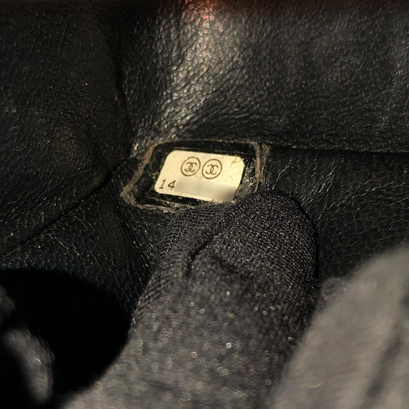 Classic Double Flap Caviar M/L in Black SHW