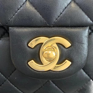 Classic Flap Medium Lambskin Black GHW