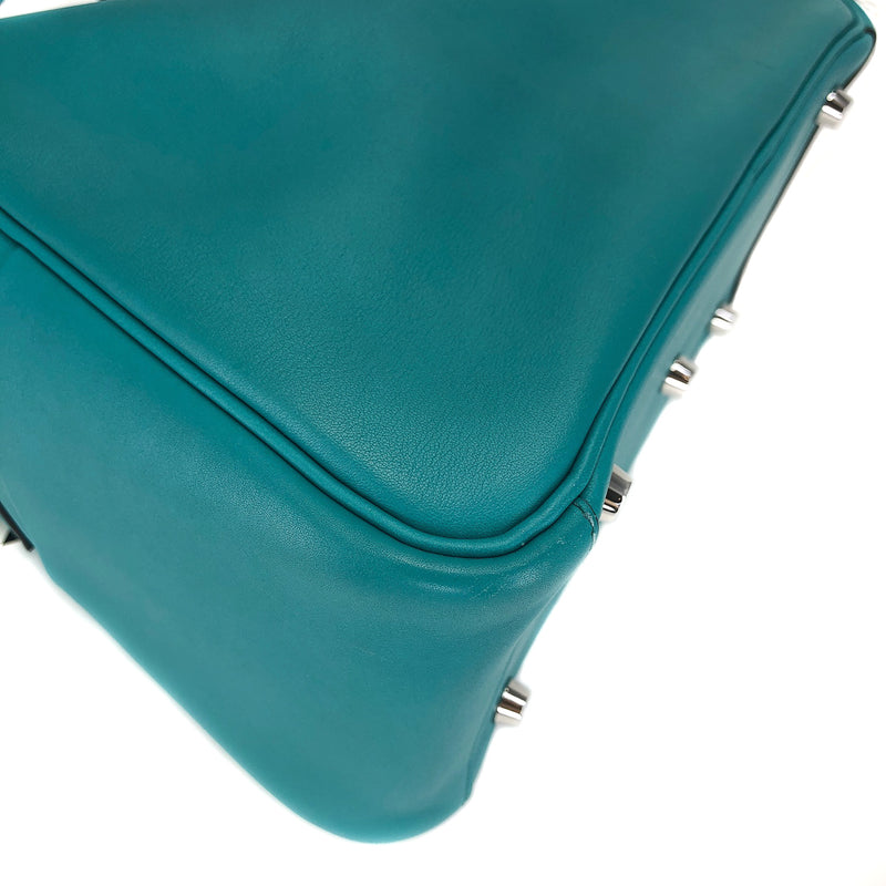 Lindy 26 in Blue Lagoon Swift Leather