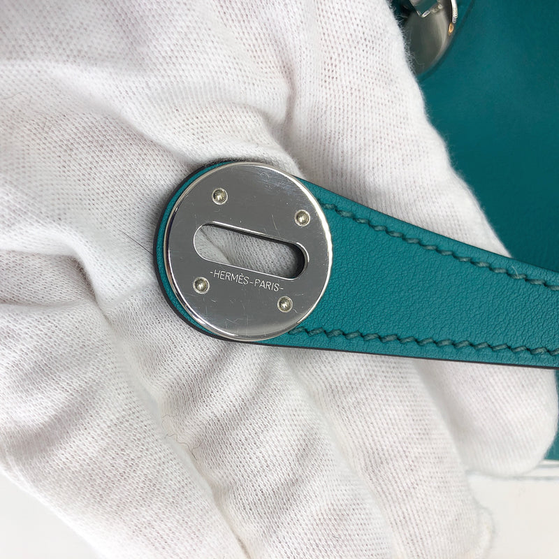 Lindy 26 in Blue Lagoon Swift Leather