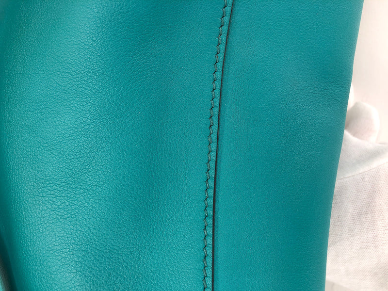 Lindy 26 in Blue Lagoon Swift Leather
