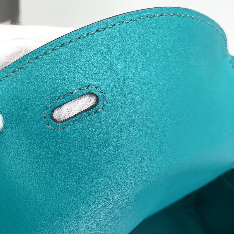 Lindy 26 in Blue Lagoon Swift Leather