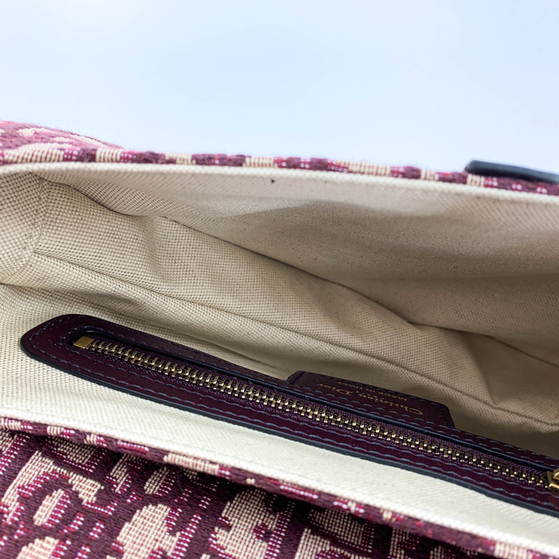 Oblique saddle bag burgundy