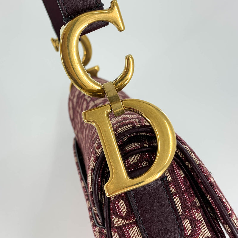 Oblique saddle bag burgundy