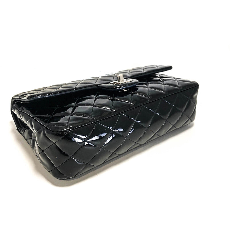 Classic Double Flap Patent Leather M/L in Black
