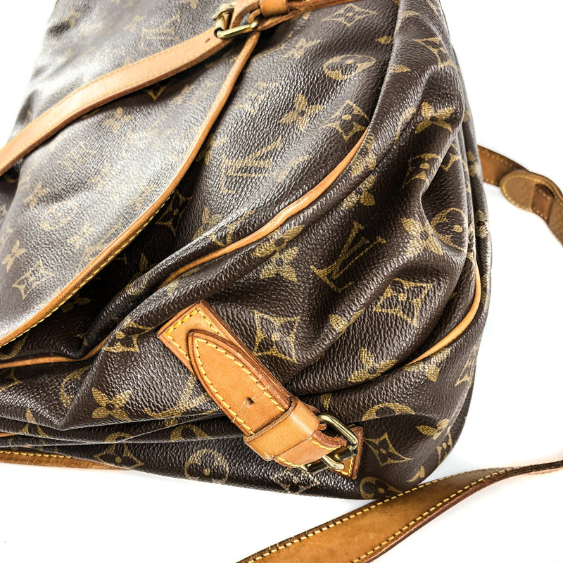 Vintage Monogram Saumur 35 Monogram Cross Body Bag