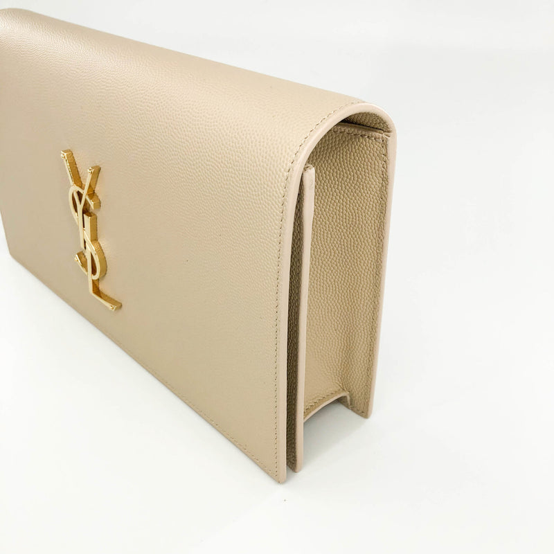Beige grained clutch with GHW