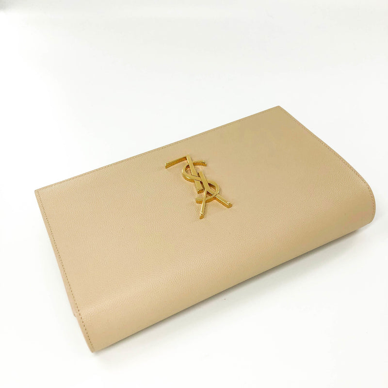 Beige grained clutch with GHW