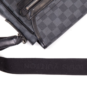 Damier Graphite Daniel GM Messenger Bag