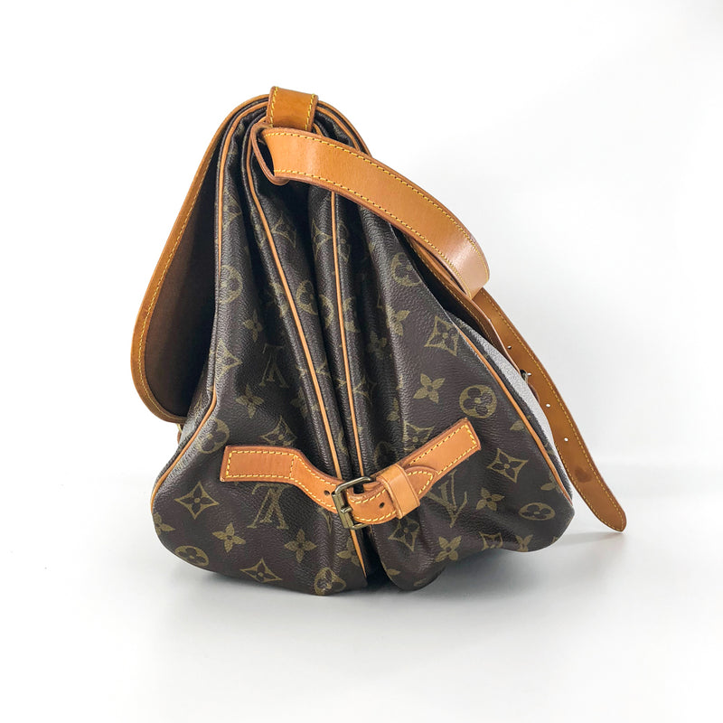 Louis Vuitton Saumur Shoulder bag 335741