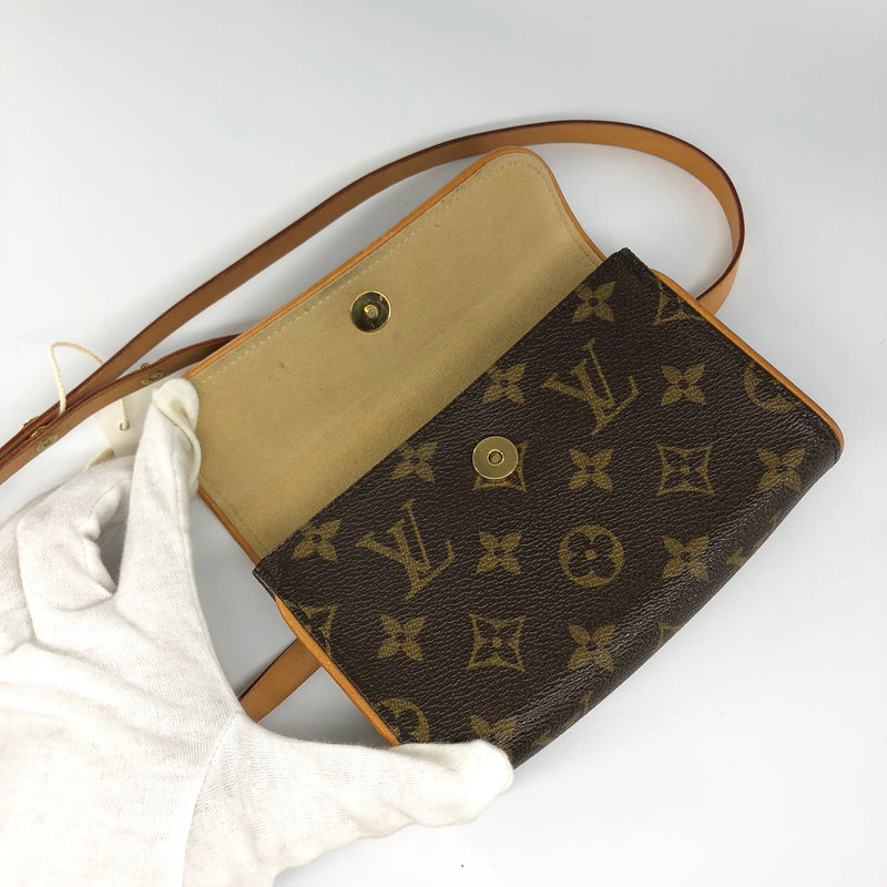 Shop Louis Vuitton Street Style 2WAY Plain Leather Logo Belt Bags