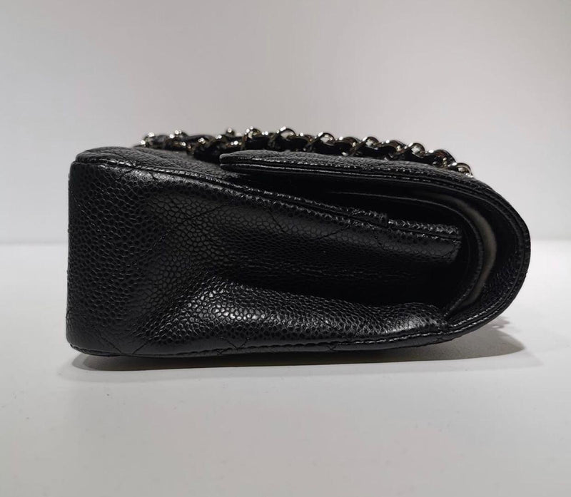 Classic Double Flap Caviar M/L in Black SHW