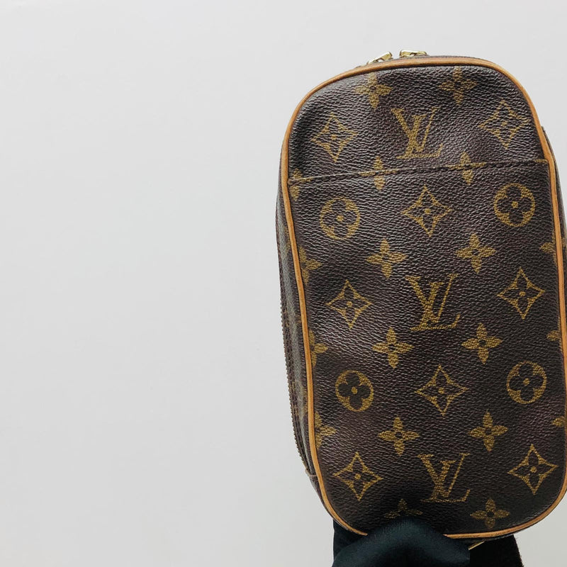 louis vuitton monogram canvas pochette gange