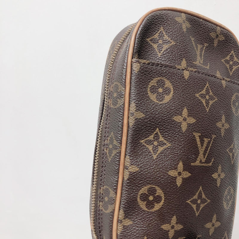 Louis Vuitton Monogram Canvas Pochette Gange Body Bag Belt Bag Fanny Pack  For Sale at 1stDibs  lv pochette gange, louis vuitton monogram canvas  pochette gange crossbody waist pouch bag, lv gange