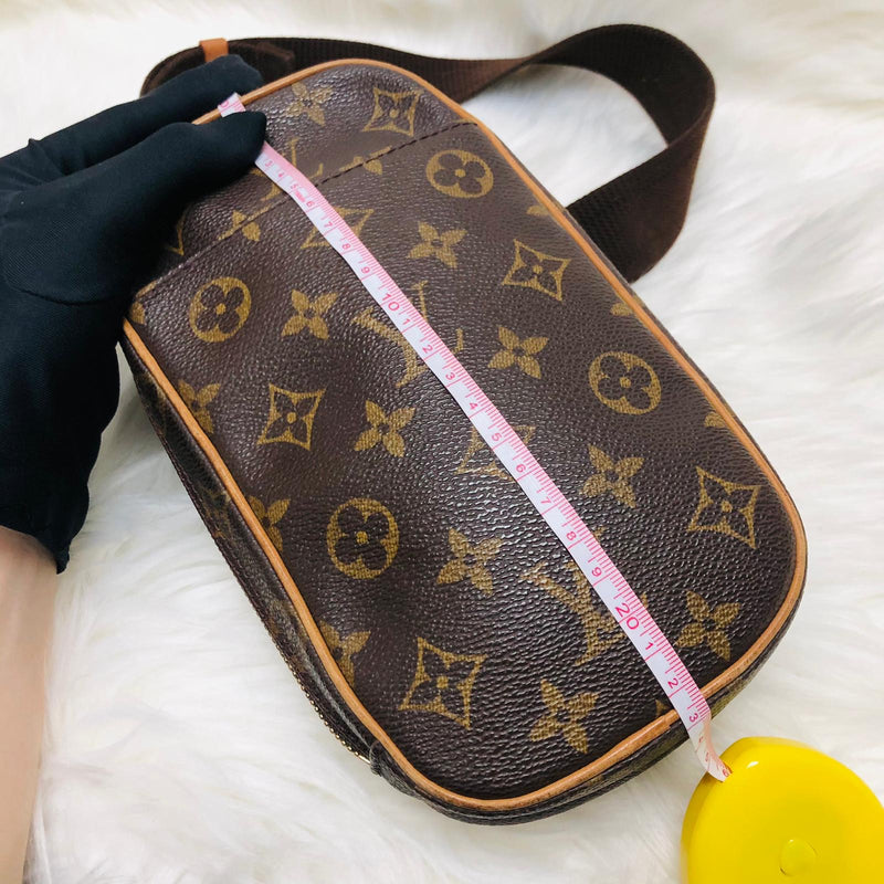 Louis Vuitton Monogram Canvas Pochette Gange Body Bag Belt Bag Fanny Pack  For Sale at 1stDibs  lv pochette gange, louis vuitton monogram canvas  pochette gange crossbody waist pouch bag, lv gange