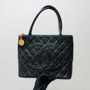 Medallion tote in Black Caviar Leather