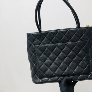 Medallion tote in Black Caviar Leather