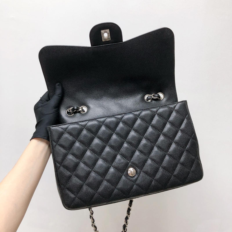 Single Flap Classic Jumbo in Black Caviar with SHW