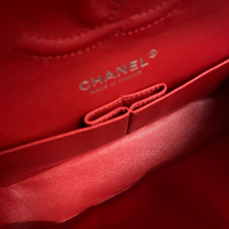 Medium Classic Double Flap Lambskin Red SHW