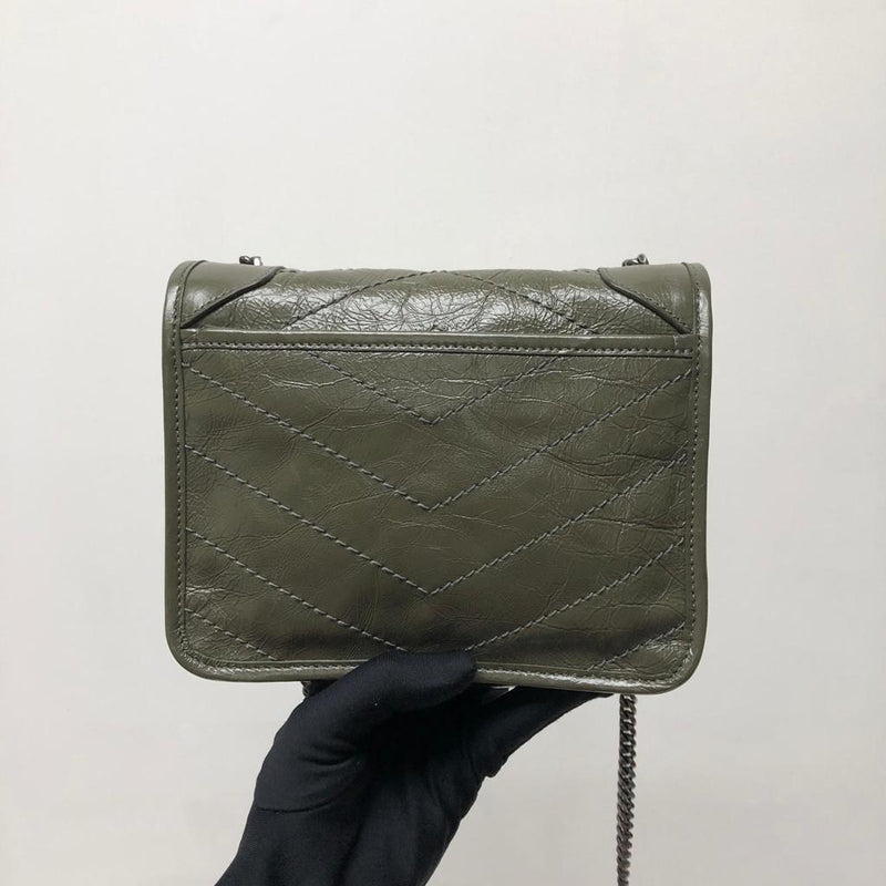 Crinkled Calfskin Matelassé Monogram Niki Wallet On Chain Khaki Militaire