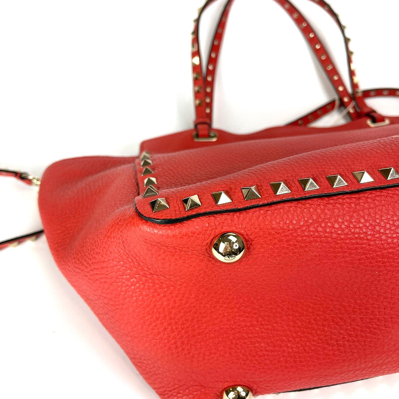 Rockstud leather tote Valentino Garavani Red in Leather - 35652077