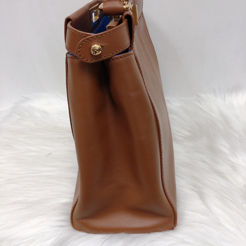 Peekaboo Medium Brown with blue interior