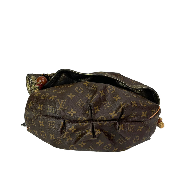 The Louis Vuitton Kalahari bag. Just gorgeous.  Womens fashion shoes, Louis  vuitton bag, Bags