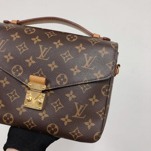 Pochette Metis Leather Monogram