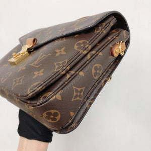 Pochette Metis Leather Monogram