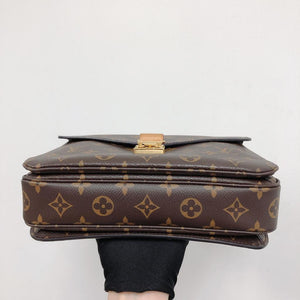 Pochette Metis Leather Monogram