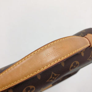 Pochette Metis Leather Monogram