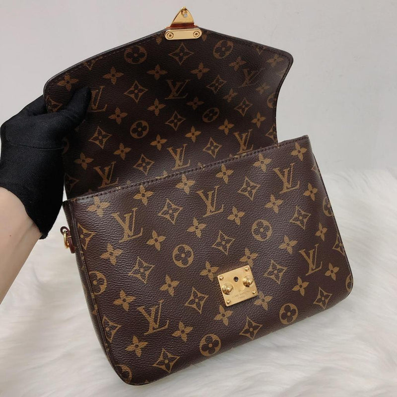Pochette Metis Leather Monogram