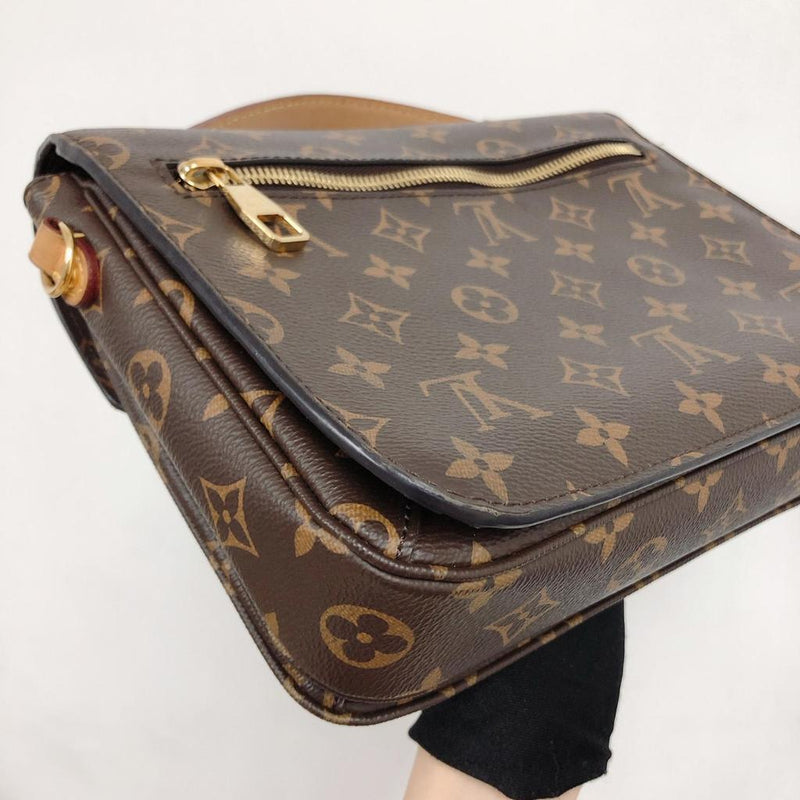 Pochette Metis Leather Monogram