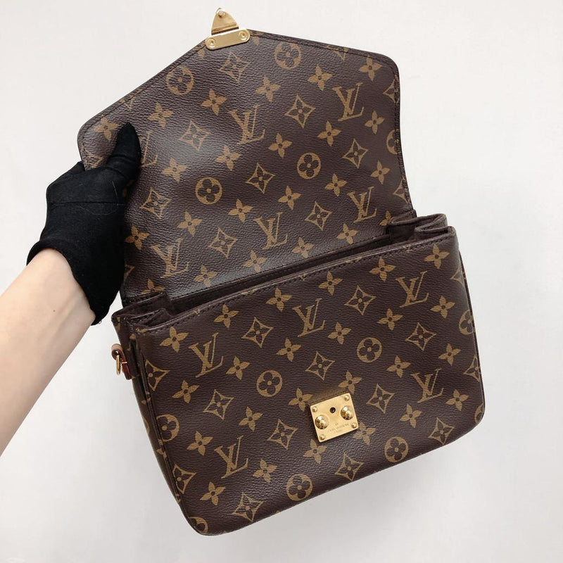 Pochette Metis Leather Monogram