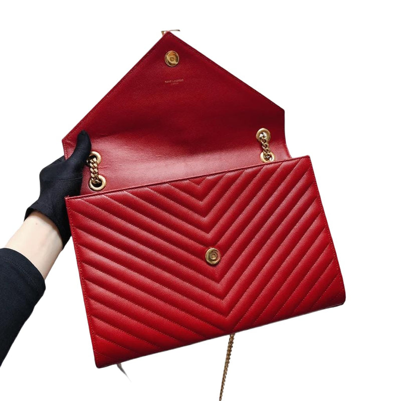 Envelope Large in Chevron Quilted Leather Red