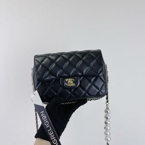 Pearl Logo Chain Small Lambskin Black GHW