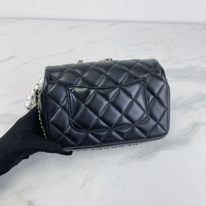 Pearl Logo Chain Small Lambskin Black GHW
