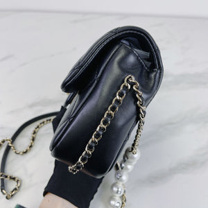 Pearl Logo Chain Small Lambskin Black GHW