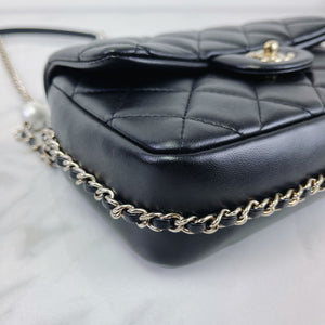 Pearl Logo Chain Small Lambskin Black GHW