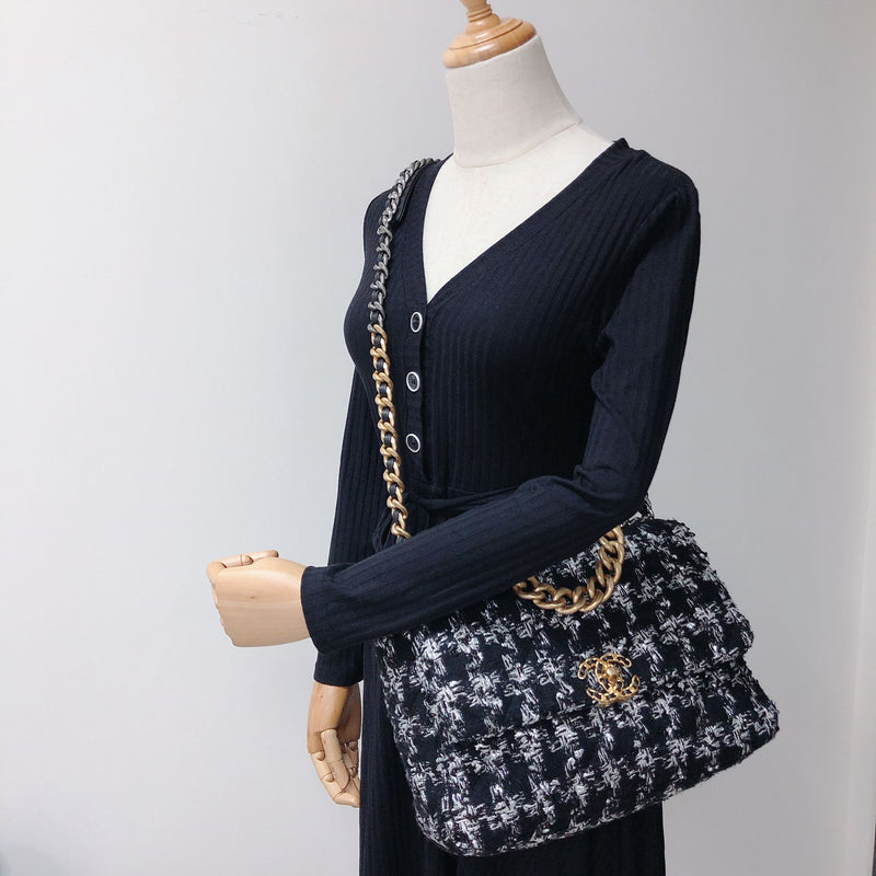Chanel 19 large on sale flap bag tweed
