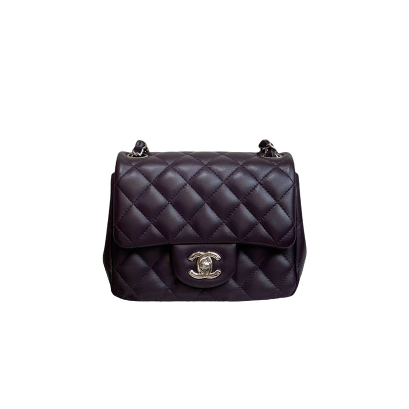 Chanel square mini : straight or curved flap?