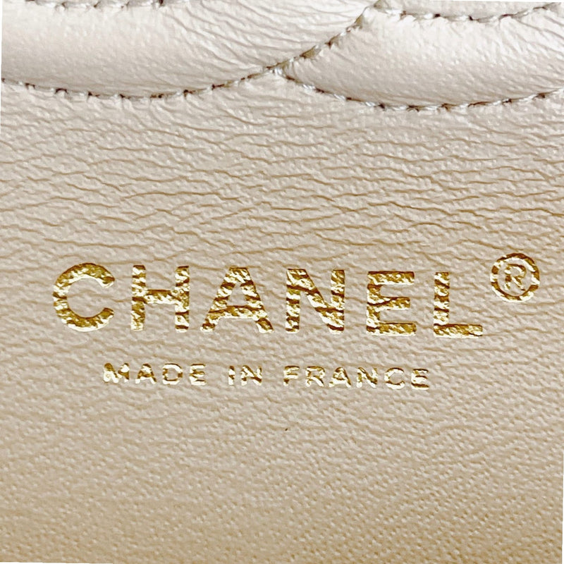 Classic Flap Medium Caviar Beige GHW