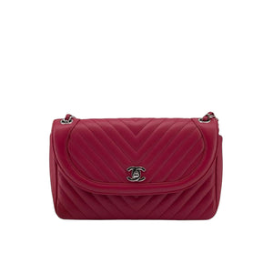 Medium Classic Round CC Flap Chevron Lambskin Red SHW