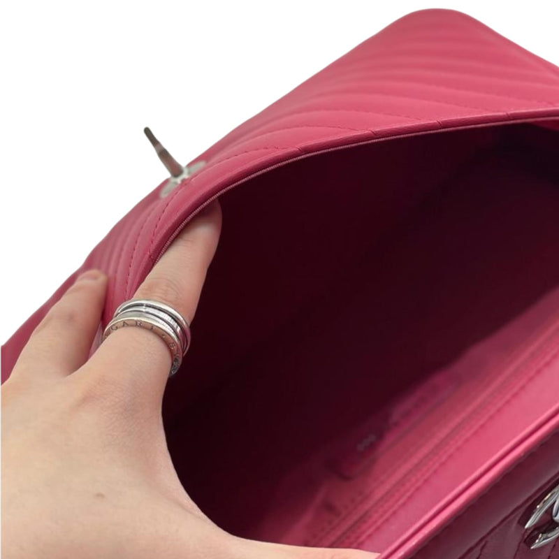 Medium Classic Round CC Flap Chevron Lambskin Red SHW