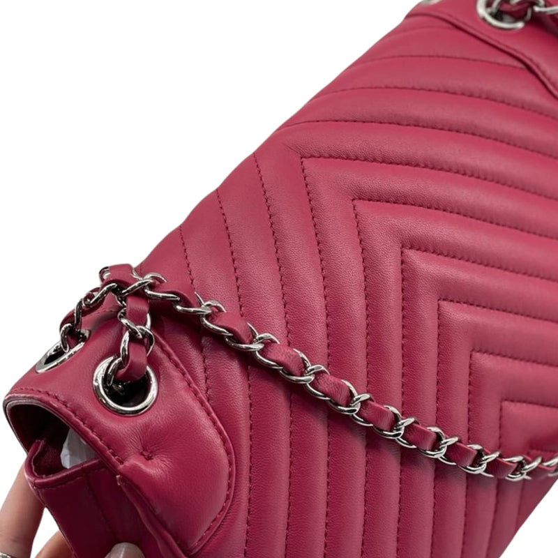 Medium Classic Round CC Flap Chevron Lambskin Red SHW