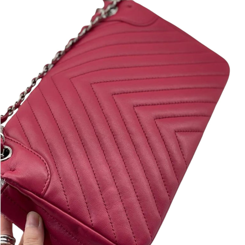 Medium Classic Round CC Flap Chevron Lambskin Red SHW