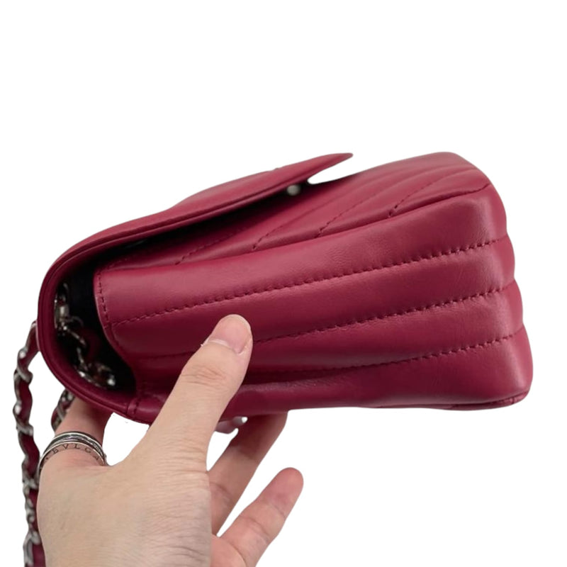 Medium Classic Round CC Flap Chevron Lambskin Red SHW