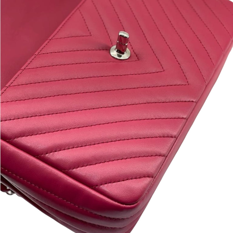 Medium Classic Round CC Flap Chevron Lambskin Red SHW