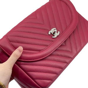 Medium Classic Round CC Flap Chevron Lambskin Red SHW