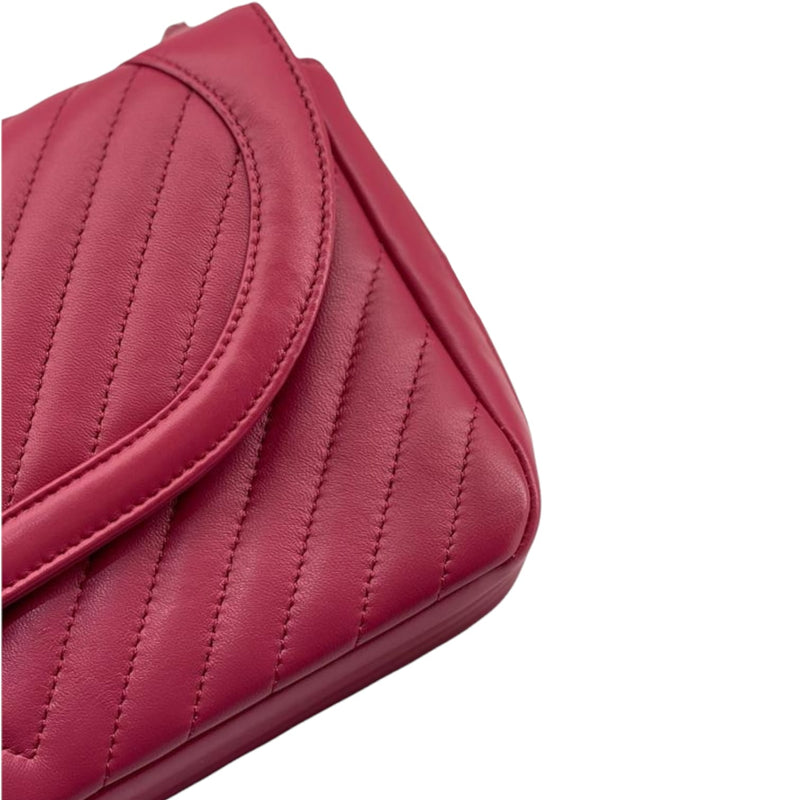 Medium Classic Round CC Flap Chevron Lambskin Red SHW